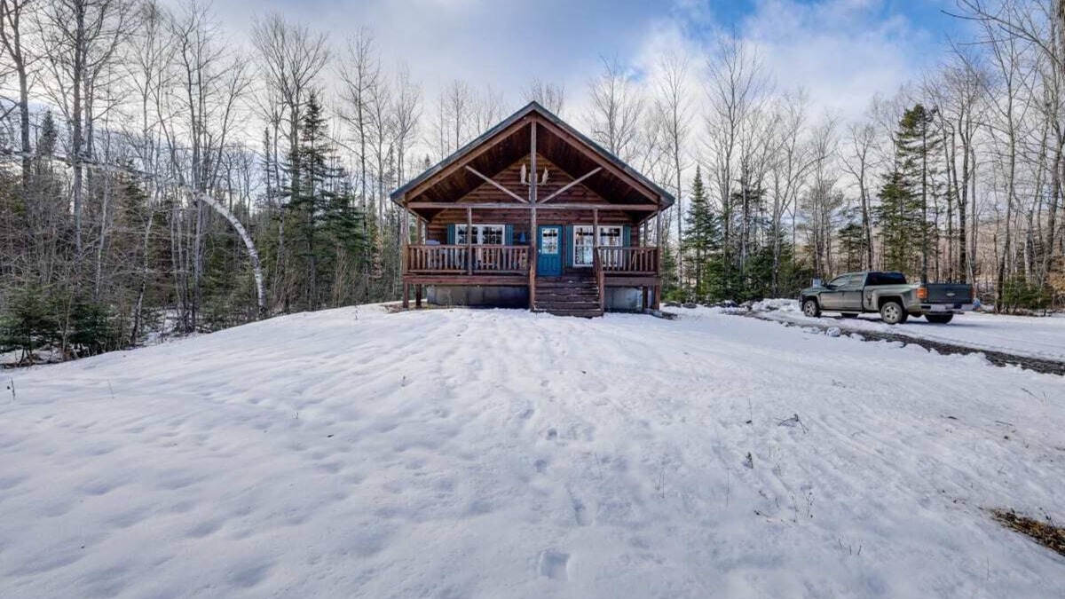 Bradford Cabin | Charming 3-bedroom lodge with WiFi, AC in serene Bradford on trout pond.