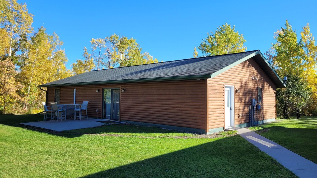 Roseau House | Charming 3-bedroom log home with sauna only 5 miles from Roseau.