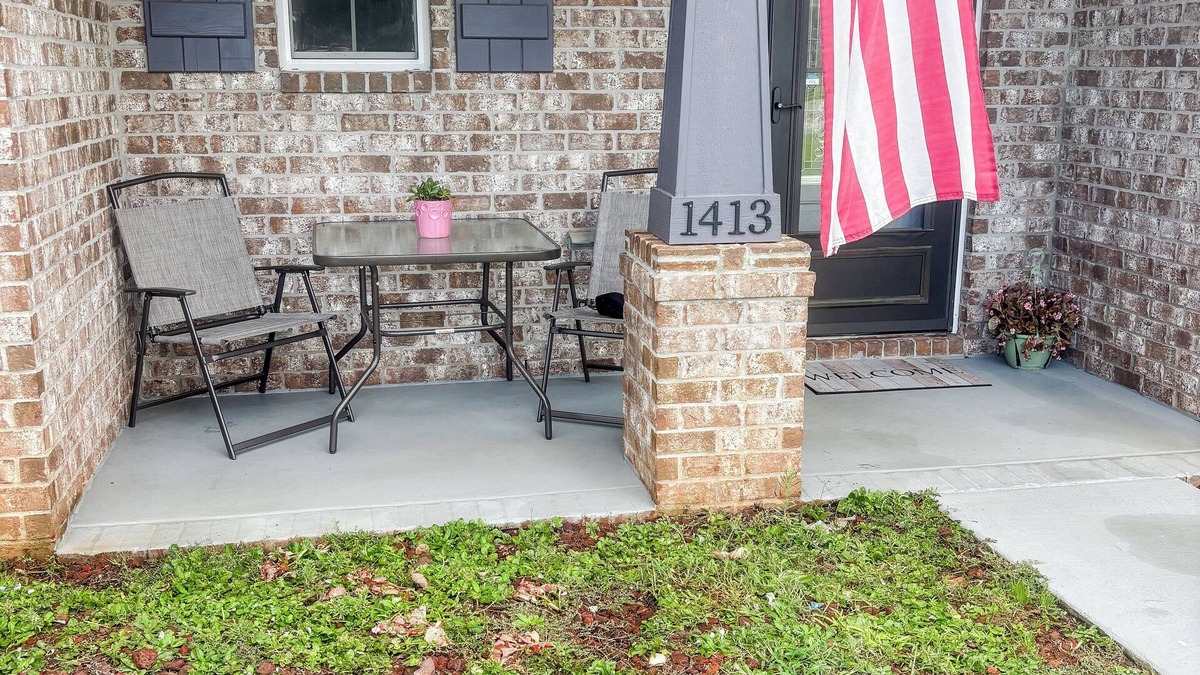 River Trace House | Charming 3-bedroom minutes from OWA