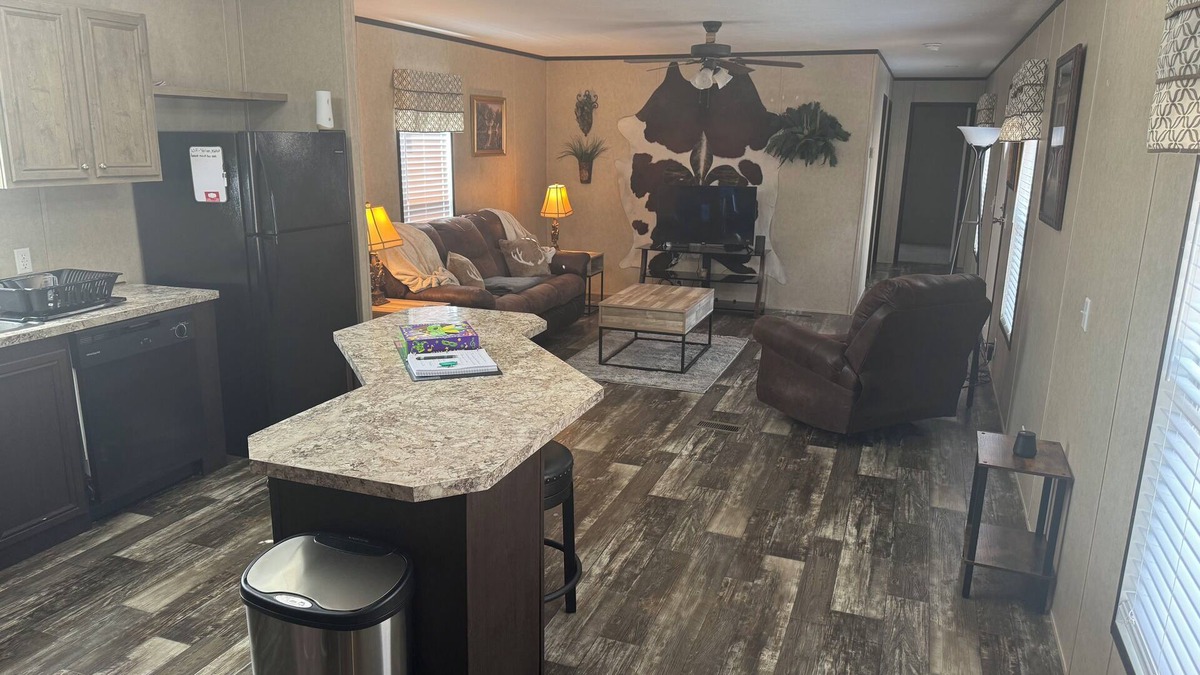 Bastrop House | Charming 3-bedroom mobile home in a peaceful country setting.