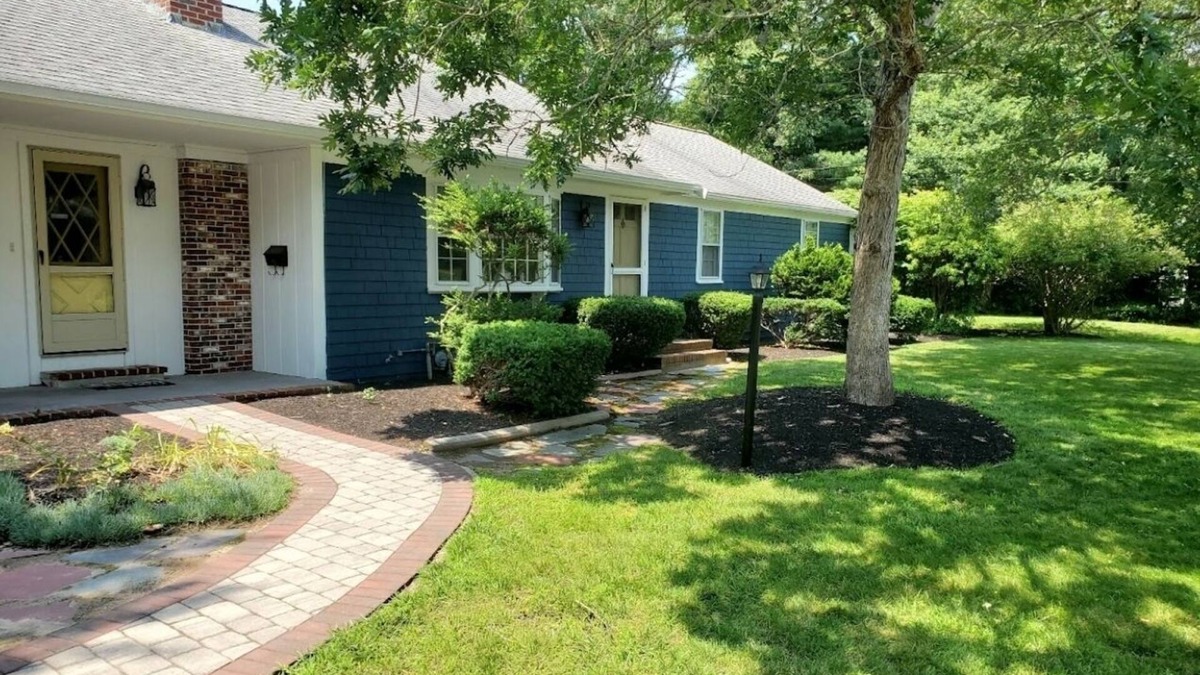 Centerville House | Charming 3-bedroom Pool-house with AC and Wi-Fi in Centerville.