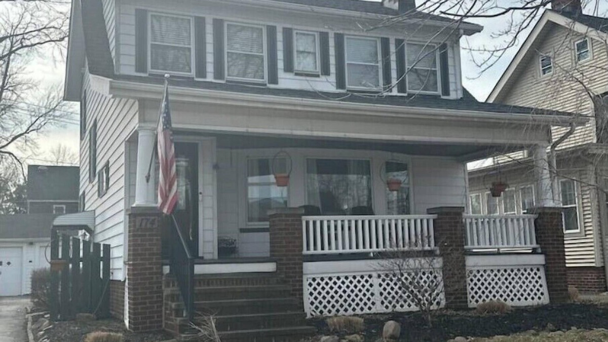 Cleveland House | Charming 3-Bedroom Pet-Friendly Home by Lake Erie