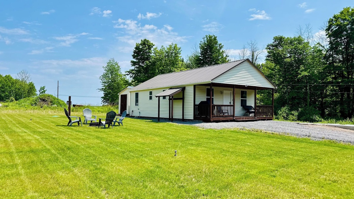 Pulaski Cottage | Charming 3-bedroom Sandy Pond cottage with AC, WiFi