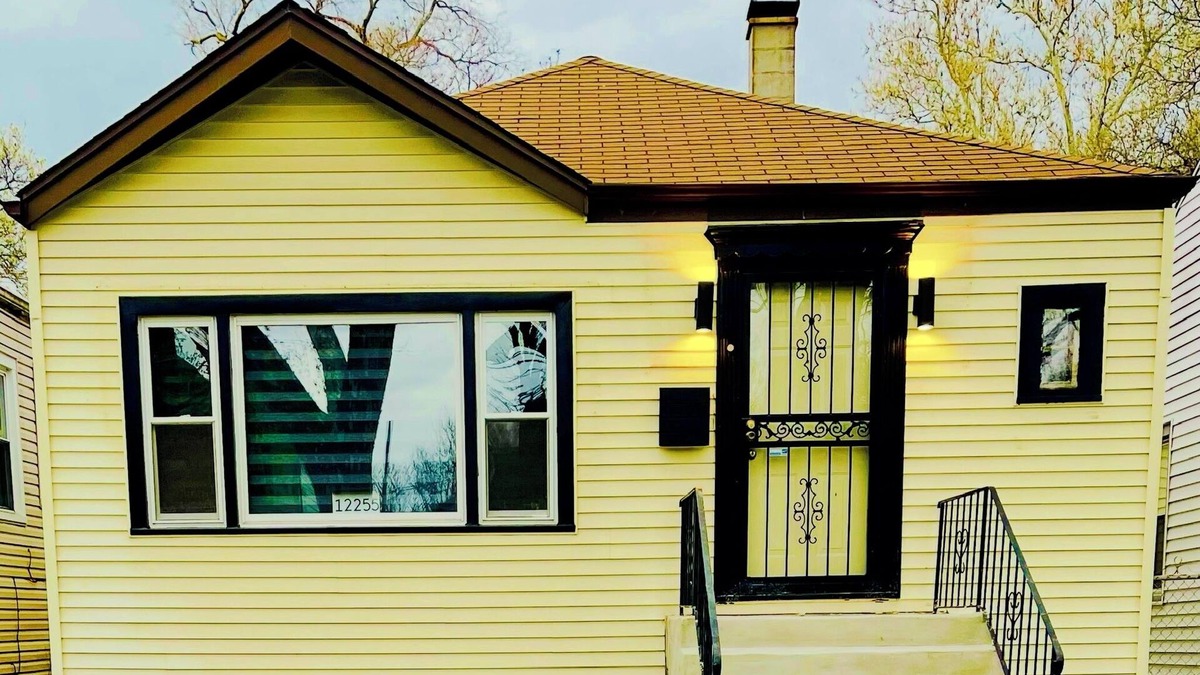 West Pullman House | Charming 3-bedroom smart house in fabulous Chicago with AC, WiFi
