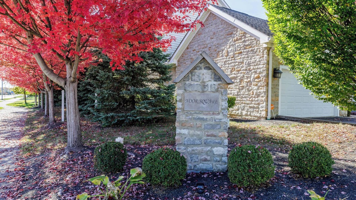 Tuttle West House | Charming 3-bedroom townhome with finished basement luxurious neighborhood Dublin