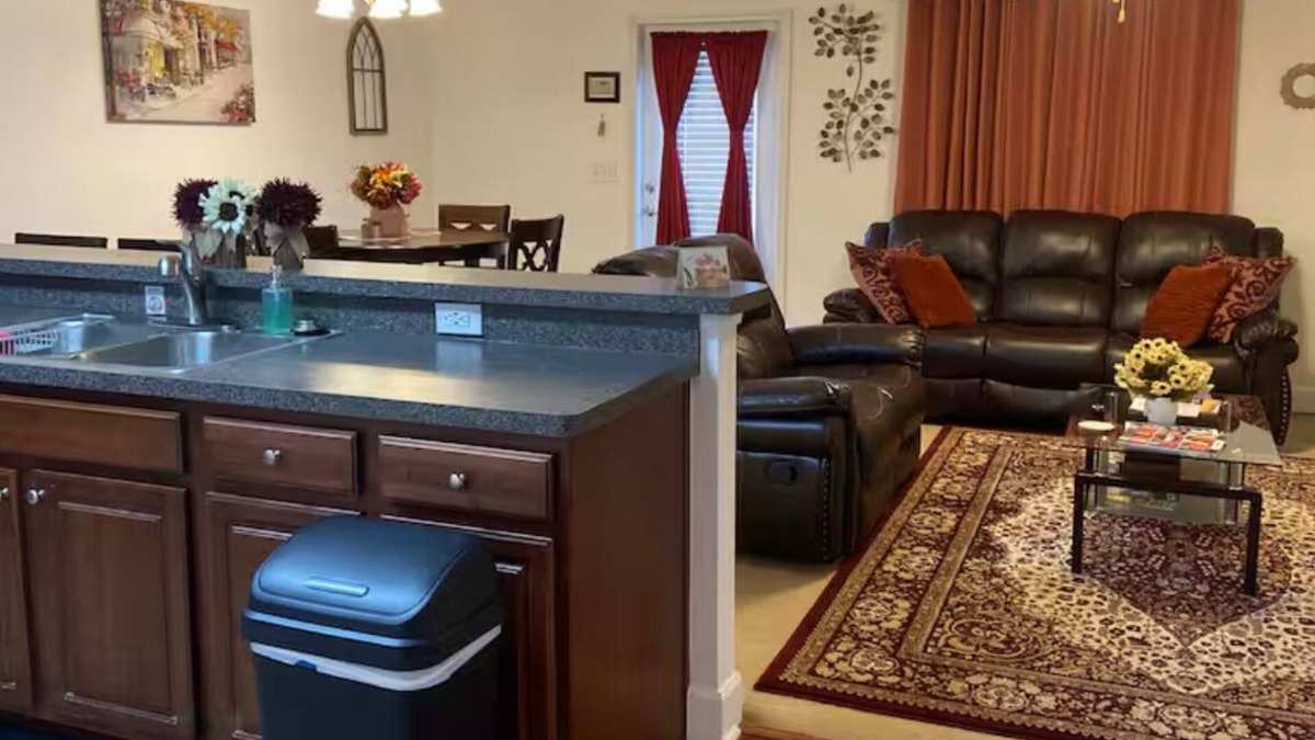 Morrow House | Charming 3-bedroom townhome in Morrow with AC, WiFi.