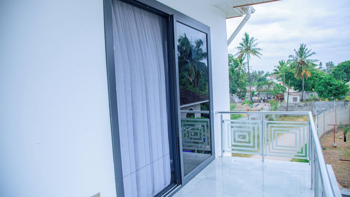 Mbezi Beach House | Charming 3-bedroom building with WiFi, AC in marvelous Dar es Salaam