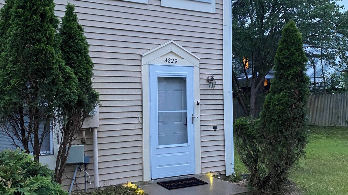 Burtonsville House | Charming 3-bedroom townhome with WiFi, AC in tranquil Burtonsville