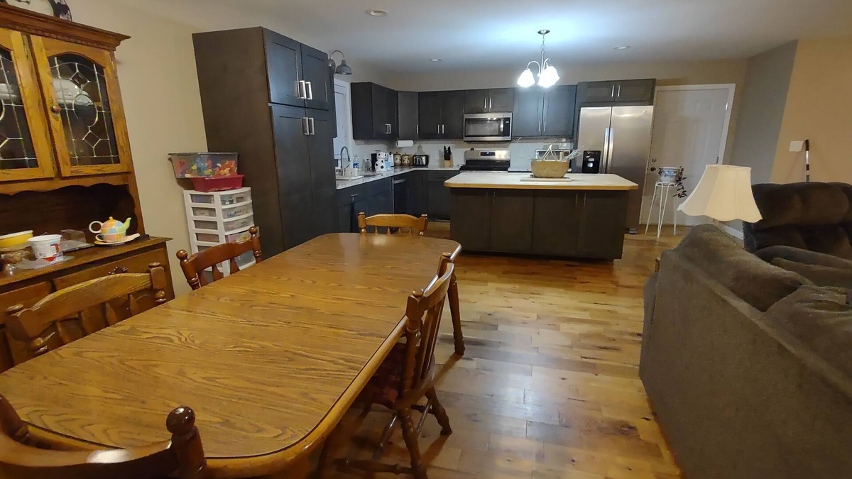Byrnes Mill House | Charming 3-bedroom house with WiFi, and fenced-in backyard in serene Byrnes Mill