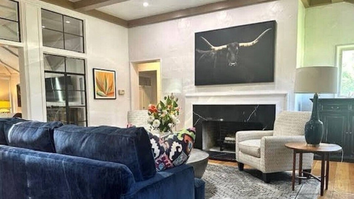 Centerville House | Charming 3-bedroom house across from city park and swimming pool in Centerville