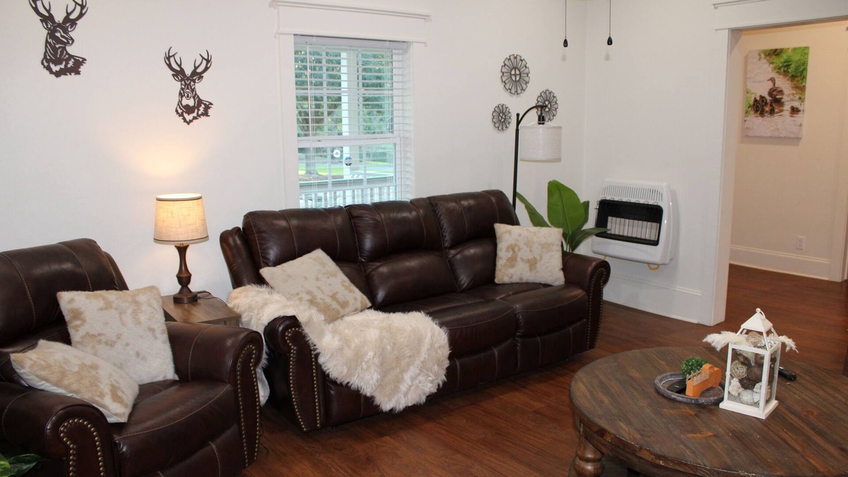 Wakefield House | Charming 3-bedroom home in Centreville, MS on beautiful and peaceful landscape.