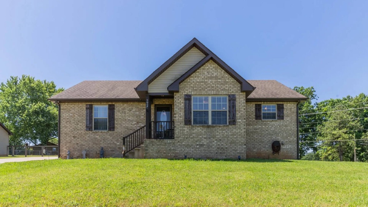 Cross Plains House | Charming 3-bedroom house in quaint Cross Plains. A peaceful retreat for friends.