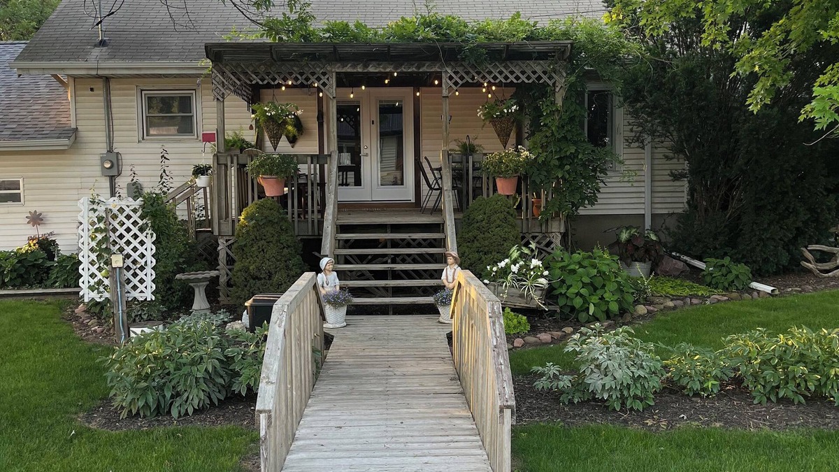 Decatur City House | Charming 3-bedroom house in Decatur City, Minutes from Little River Lake.