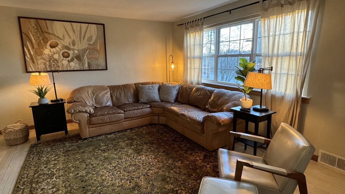 Glen Carbon House | Charming 3-Bedroom Cottage in Glen Carbon