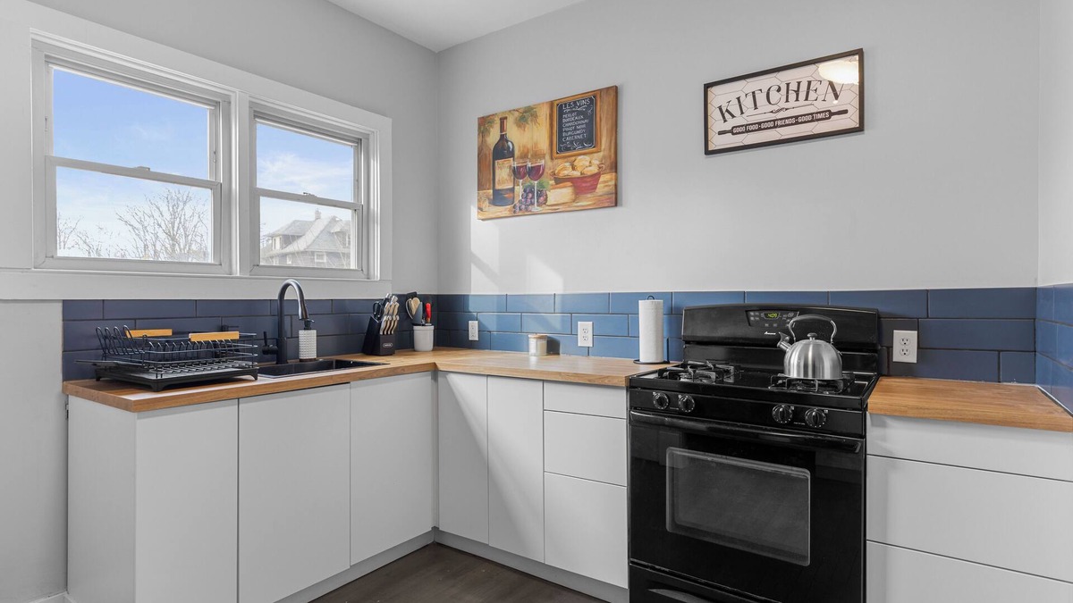 Creston Heights House | Charming 3-bedroom house in Grand Rapids with WiFi