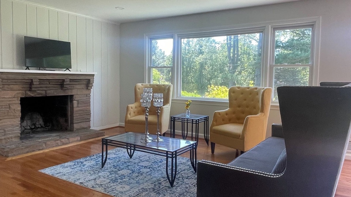 Hunter Mill House | Charming 3-bedroom house in wonderful Great Falls with WiFi, AC