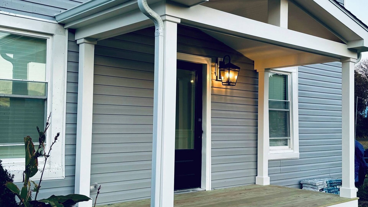 Edwardsville House | Charming 3-bedroom house on PRIVATE BEACH in lovely Heathsville
