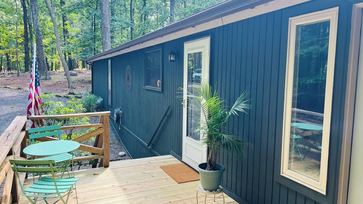 The Woods Cabin | Charming 3-bedroom cabin in quiet Hedgesville with WiFi, hiking, resort access