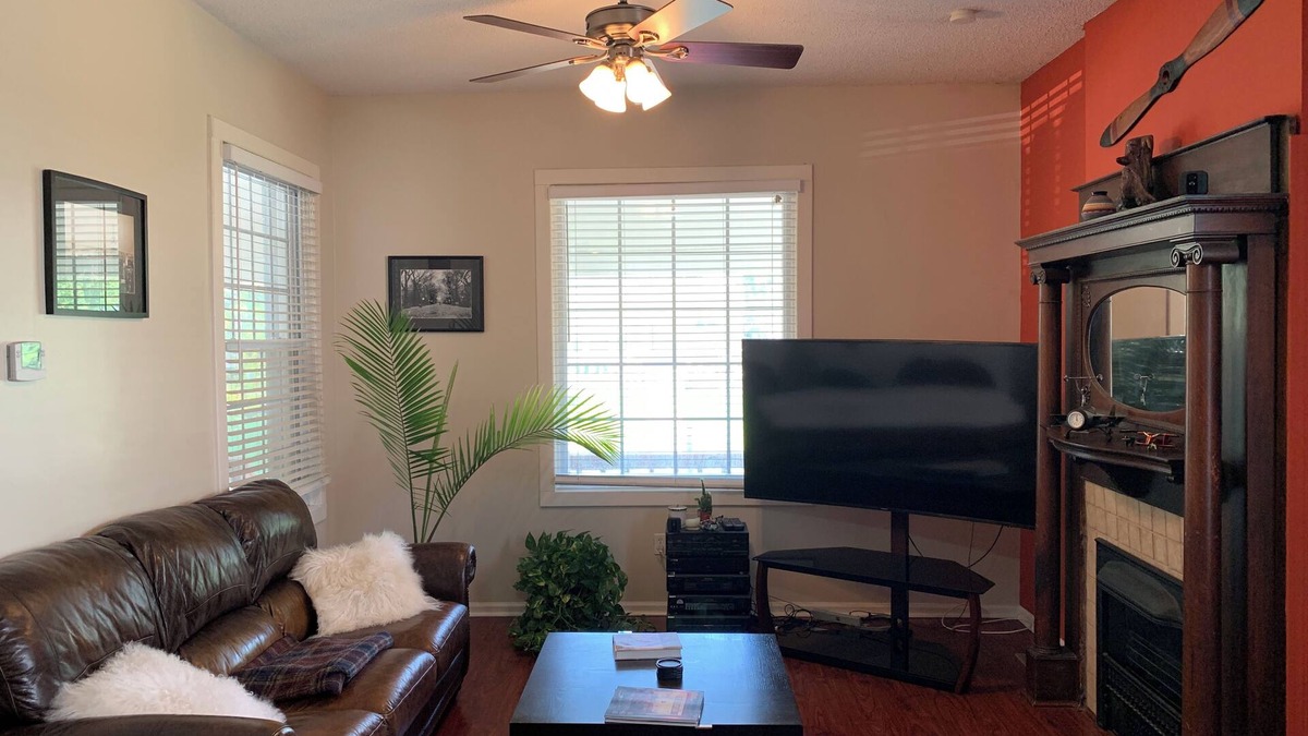 Hanover Place House | Charming 3-bedroom 2 bath house in Kansas City’s best location by plaza/downtown