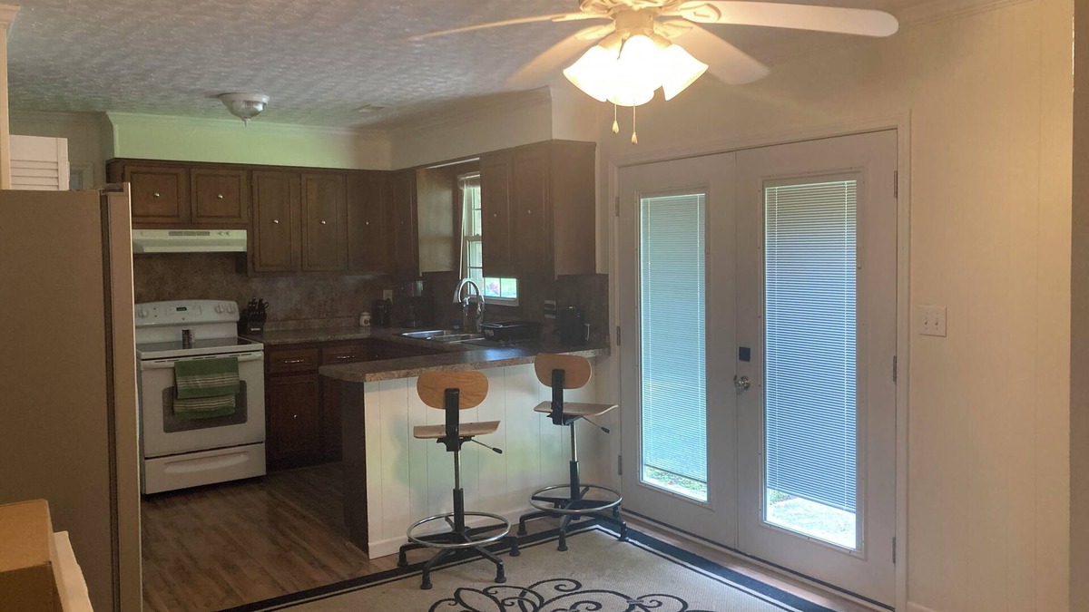 Madisonville House | Charming 3-bedroom house with AC and WiFi in Madisonville