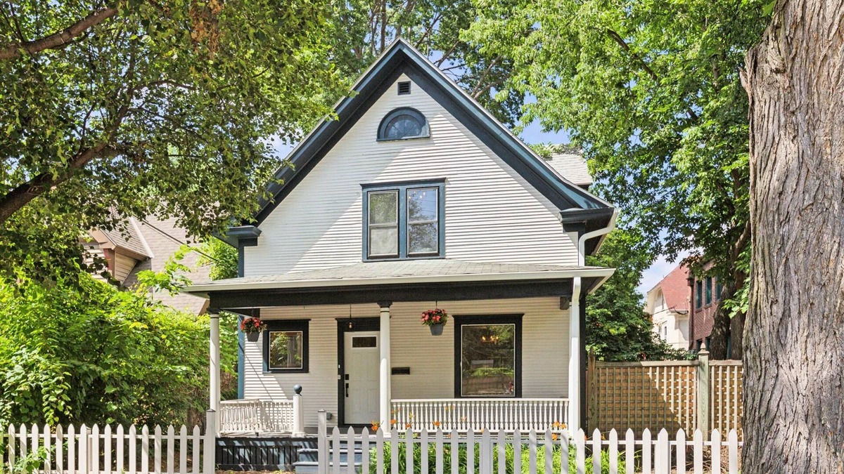 Whittier House | Charming 3-bedroom house within walking distance to Eat Street and Minneapolis