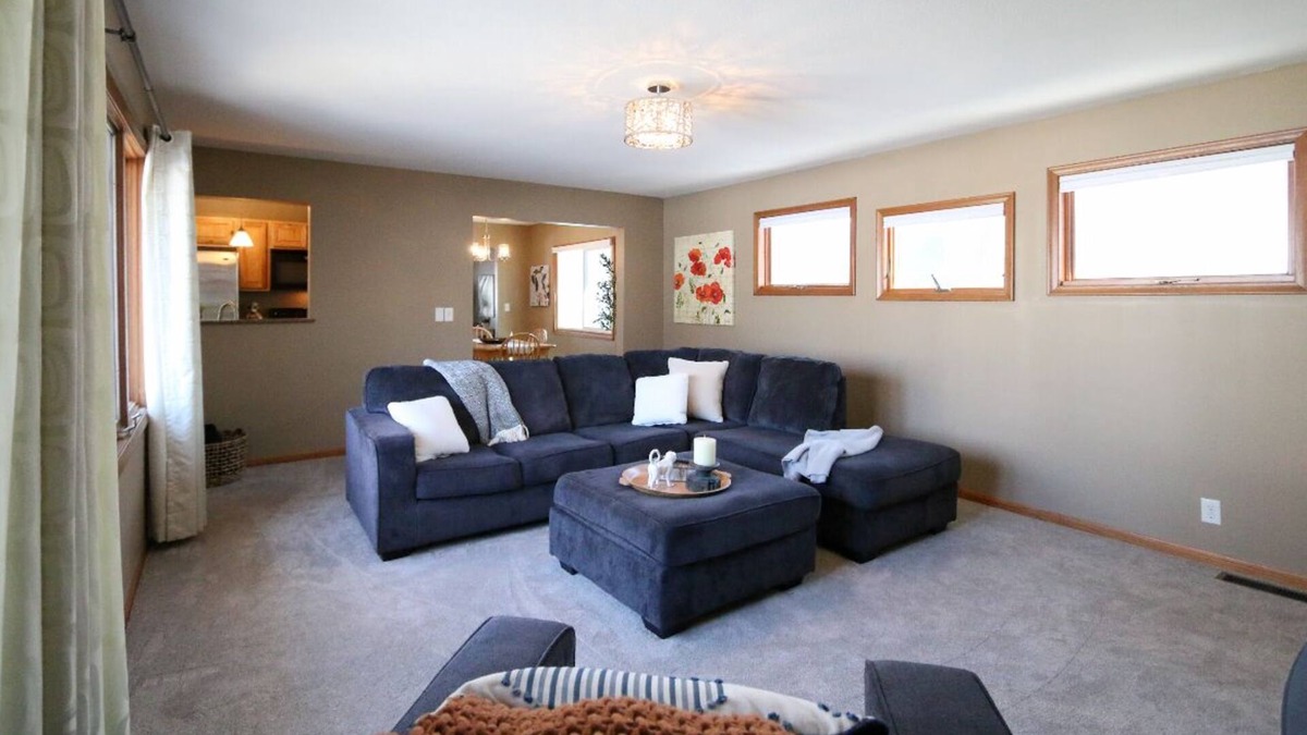 Robbinsdale House | Charming 3-bedroom house with AC, WiFi in pleasant Minneapolis