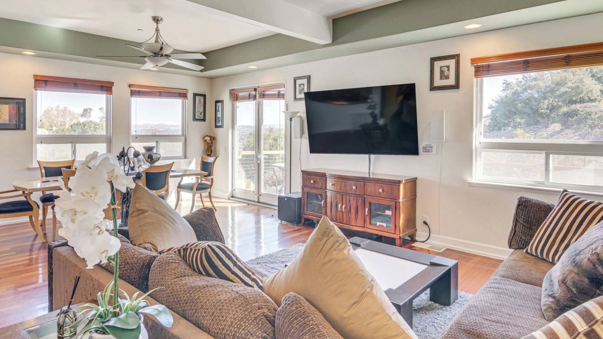 Thousand Oaks House | Charming 3-bedroom house in enjoyable Newbury Park with AC, WiFi