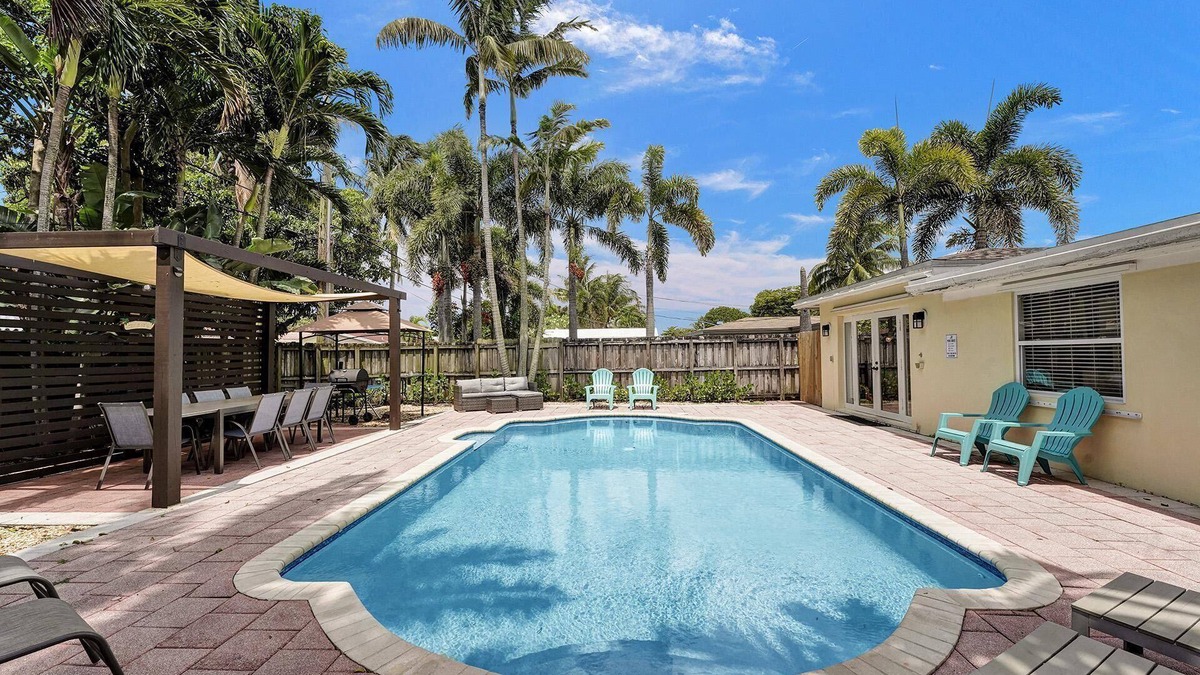North Andrews Gardens House | Charming 3 bedrooms house with heated pool & Grill