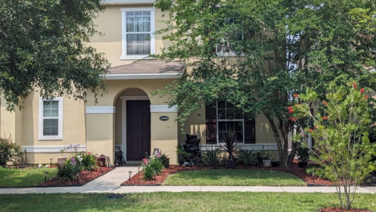 OakLeaf Plantation House | Charming 3-bedroom townhome with Amenities Galore