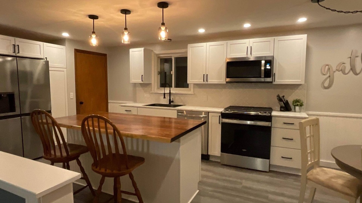 Orchard Park House | Charming 3-bedroom house in delightful Orchard Park with WiFi, AC