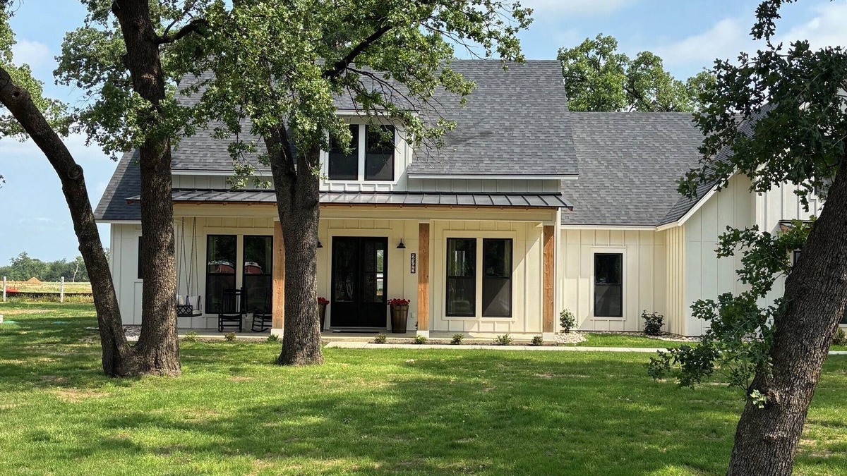 Weston Other | Charming 3-bedroom farmhouse in serene Pilot Point with AC