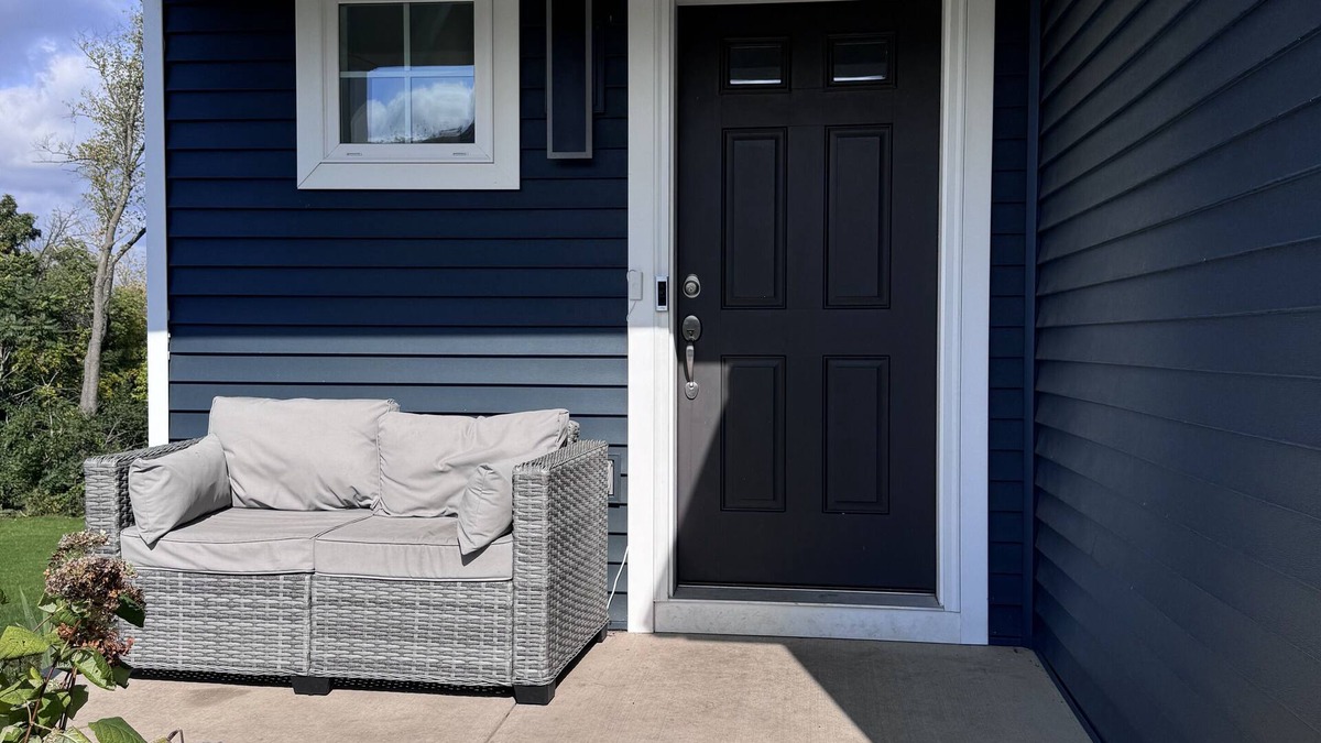 Bellefonte House | Charming 3-bedroom LED vibe cozy house with AC and WiFi in Steeple Chase.