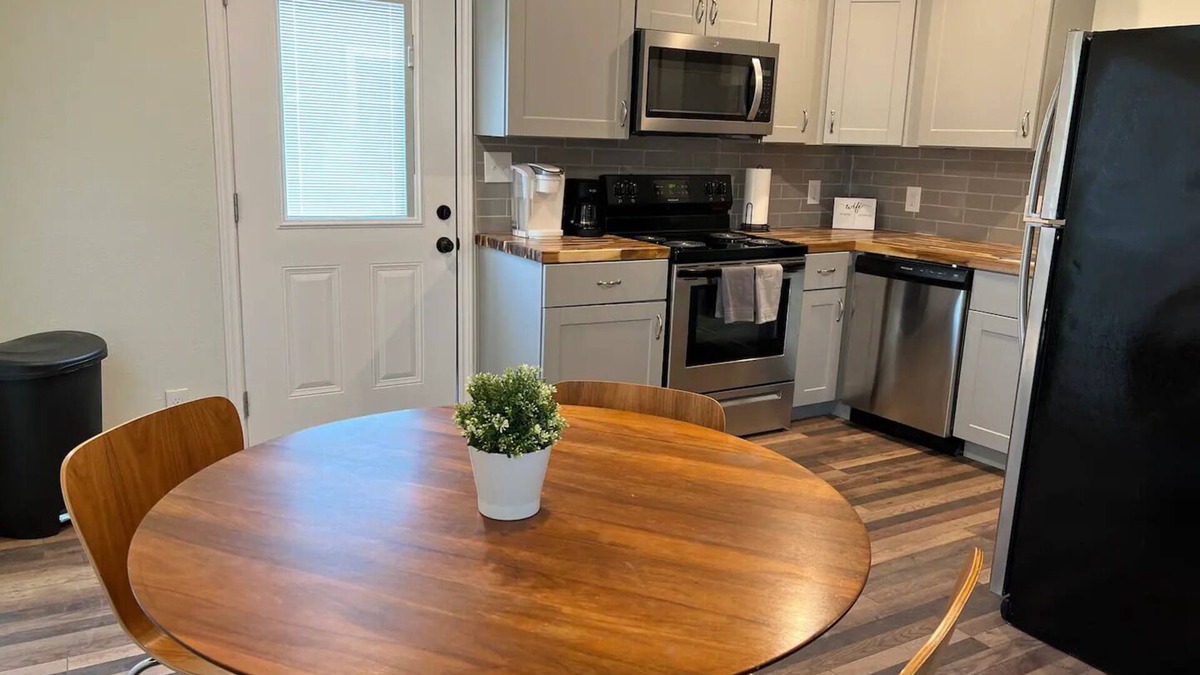 Harlandale House | Charming 3-bedroom house with AC, WiFi near Lackland or downtown San Antonio