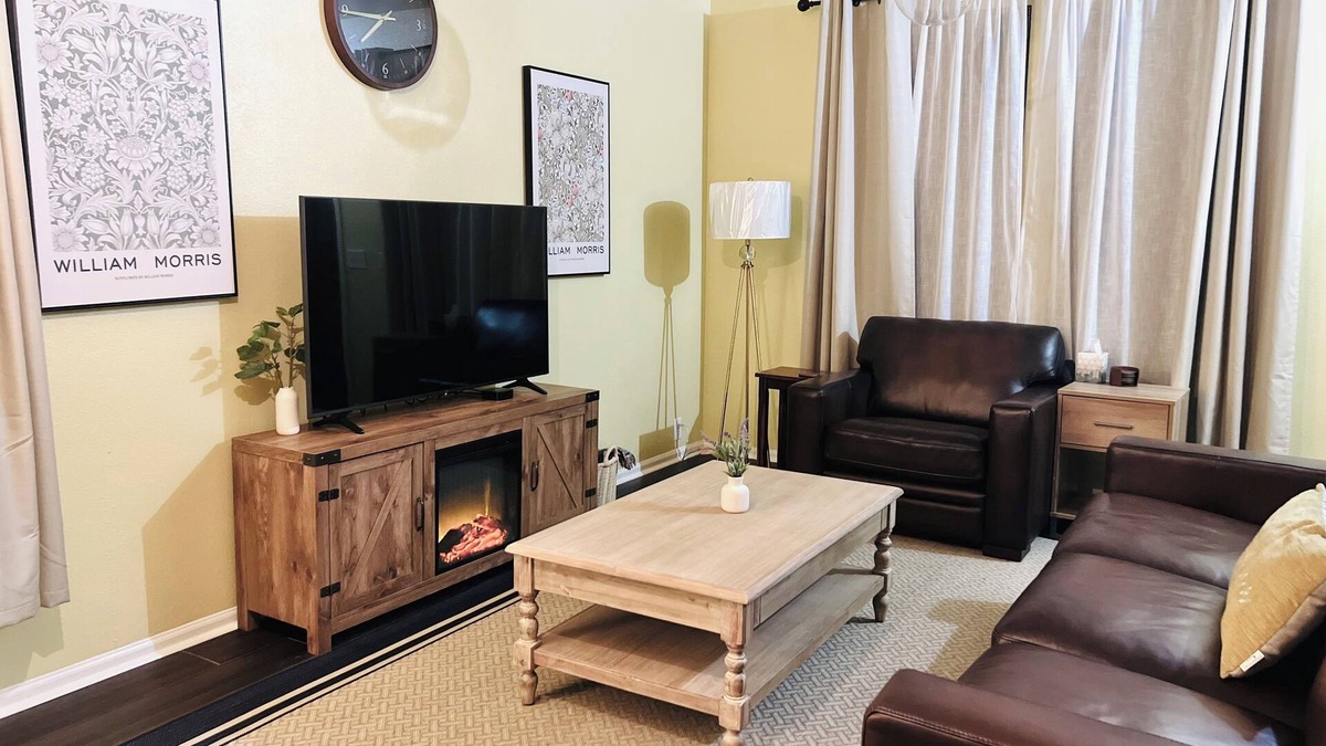 West San Antonio House | Charming 3-bedroom townhome, BMT Lackland, near SeaWorld, & 15mins to Downtown
