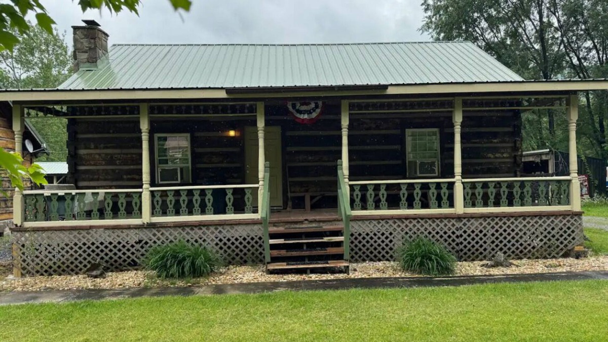 Seneca Rocks Cabin | Charming 3-bedroom 5 bed hottub cabin WiFi in scenic Seneca Rocks West Virginia