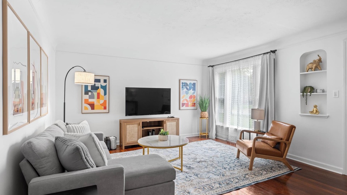 Cleveland Heights House | Charming 3-bedroom house with WiFi and AC in South Euclid near Cleveland Clinic