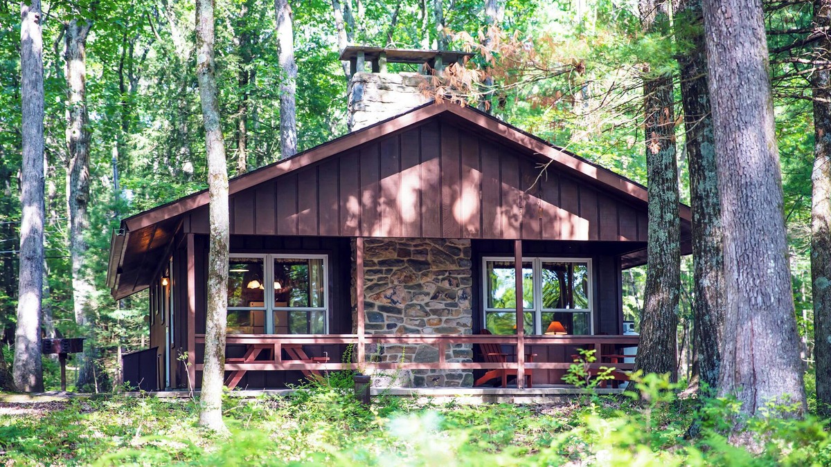 Reeders Cabin | Charming 3 Bedroom Cabin in the Poconos on Private Resort