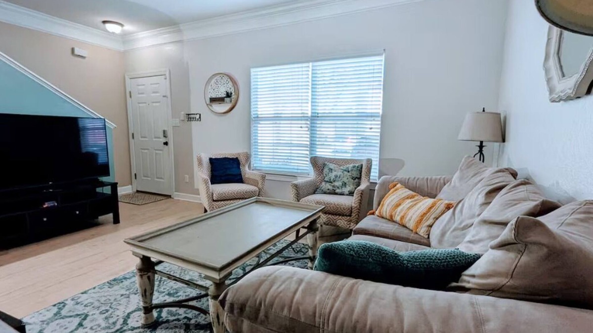 Tallahassee House | Charming 3-bedroom townhome with WiFi, with fitness room and pool, near campus.