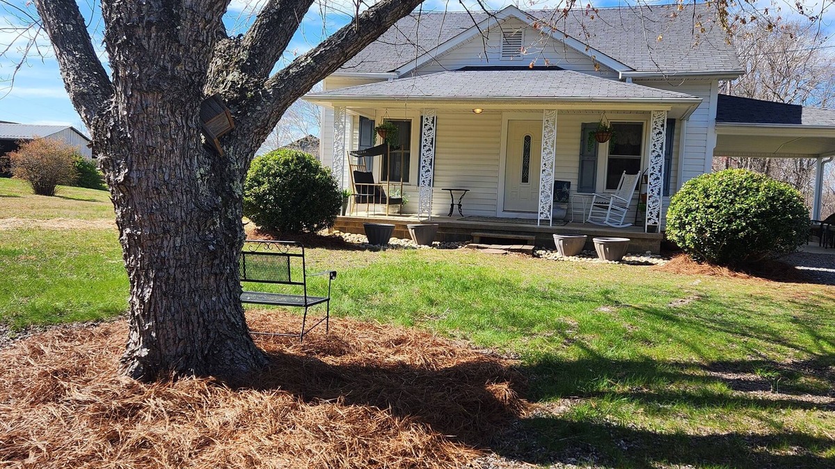 Stokes Cottage | Charming 3-bedroom cottage with AC, WiFi in serene Walnut Cove.
