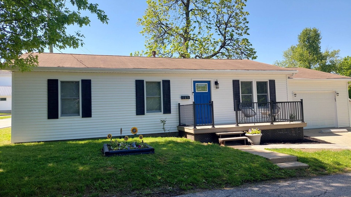 Williamstown House | Charming 3-bedroom home, WiFi, AC, shop and walk Williamstown, 2 miles to Ark.