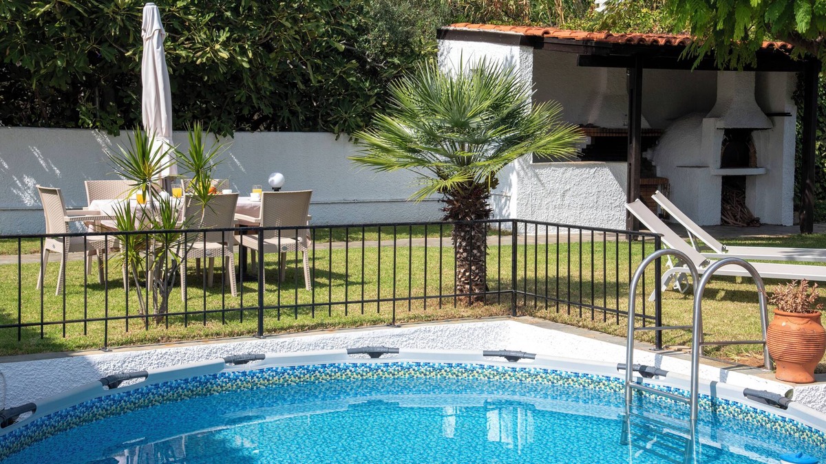 Rapaniana Villa | Charming 3-bedroom villa in wonderful Kamisiana with AC, WiFi