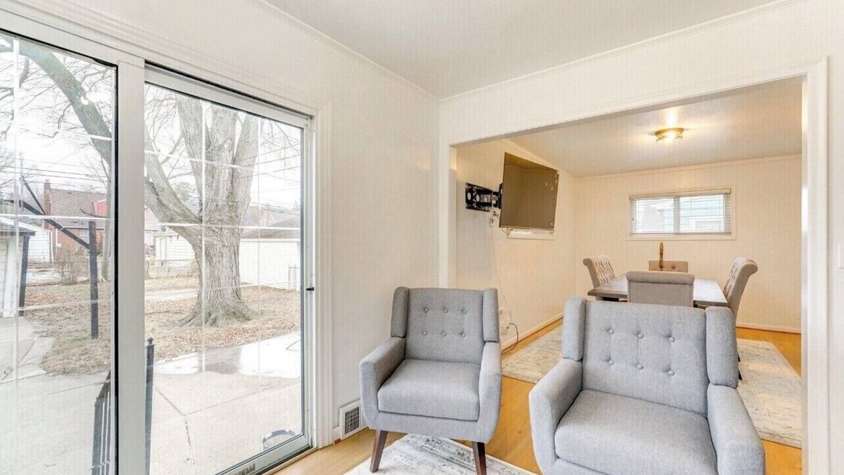 Dearborn Villa | Charming 3-bedroom villa with WiFi and AC in Dearborn
