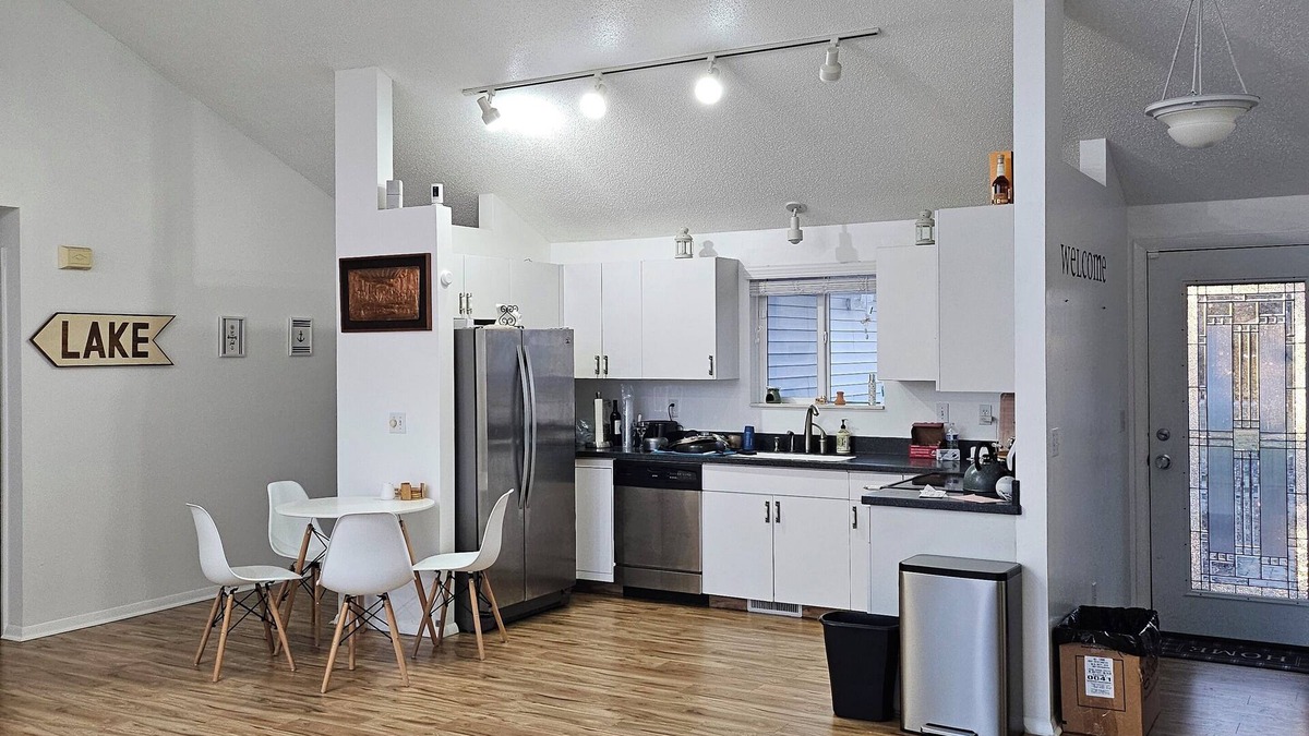 Pinconning Cabin | Charming 3-bedroom waterfront / WiFi & AC in lovely Fraser Township/Bay area