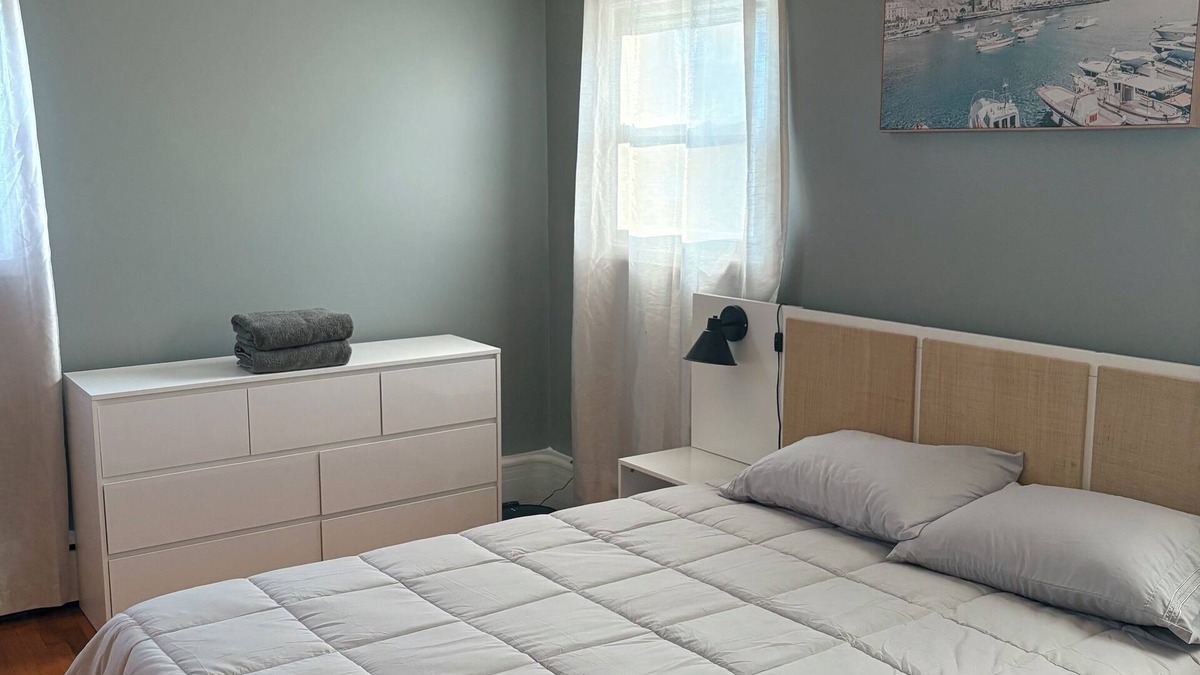 Northwest Yonkers House | Charming 3-bedrooms in a private house w/AC and WiFi 30min drive to Midtown NYC