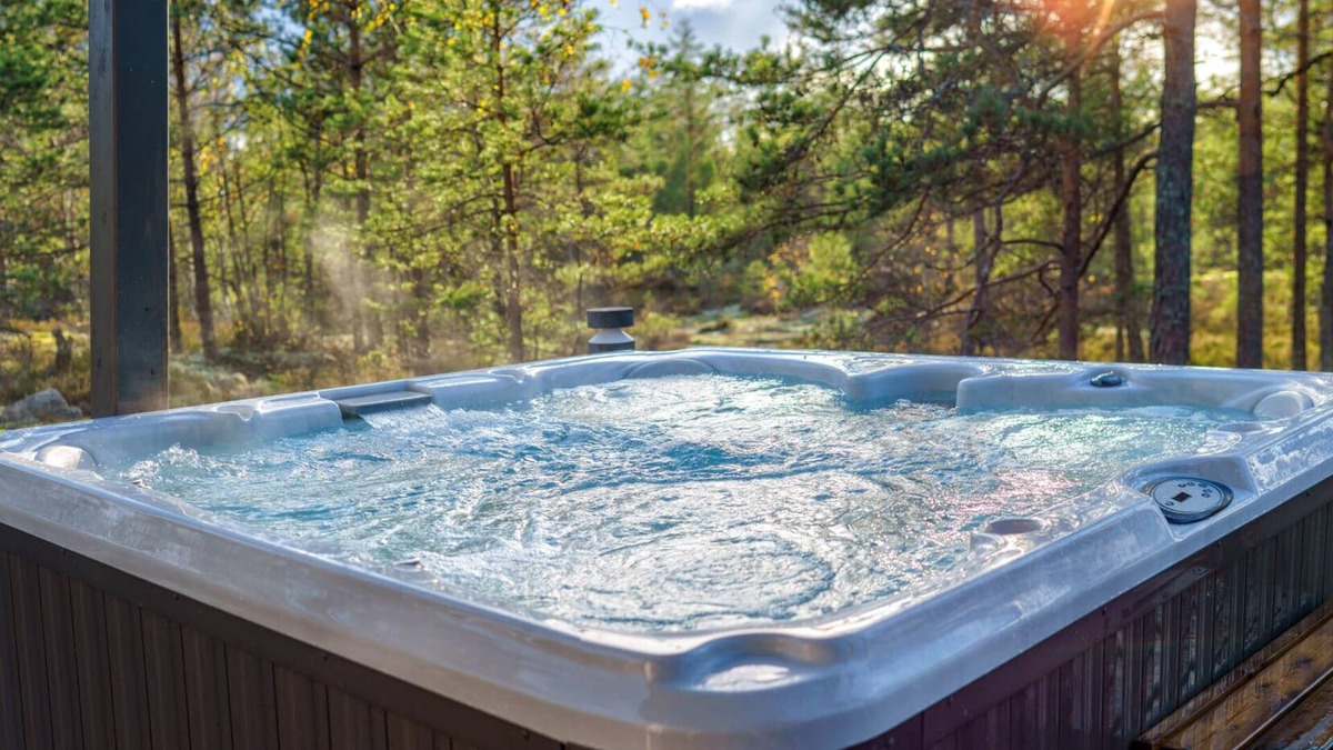 Mount Pocahontas House | Charming 3 BR Home Hot Tub, EV Charger, Pool Access, BBQ, Pet-Friendly, King Bed