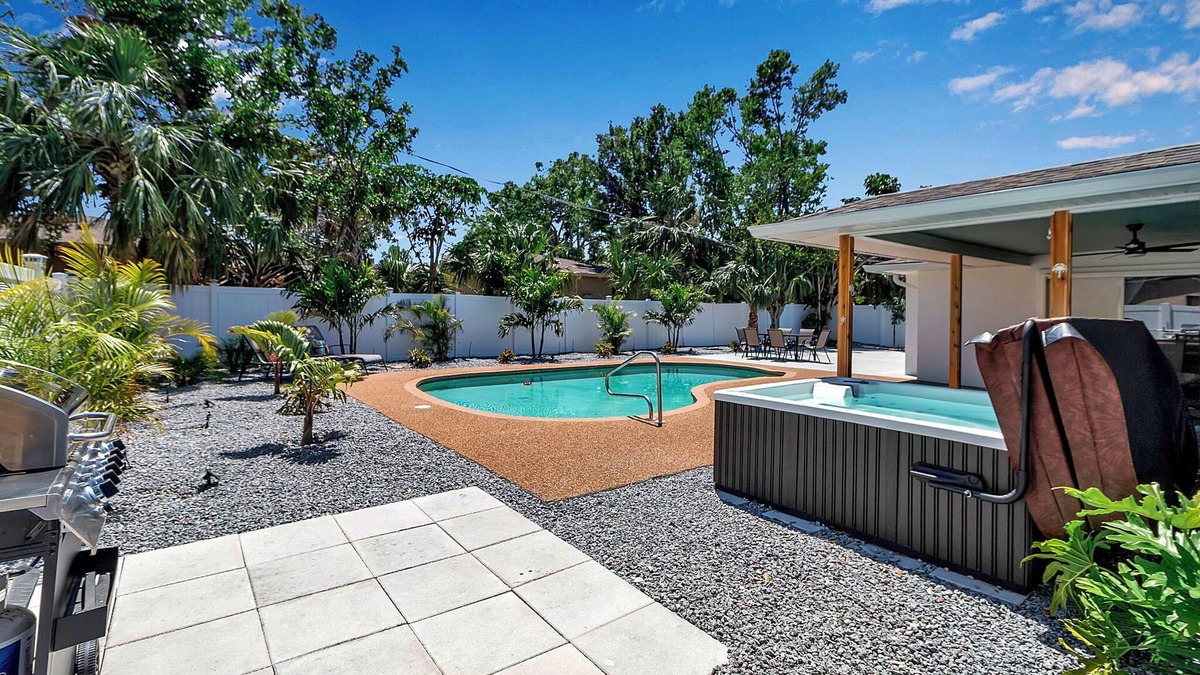 West Bradenton House | Charming 3-BR Home Near AMI~ Heated Pool, Spa, Game Room, Putt-Putt, Basketball
