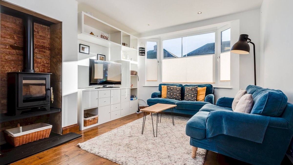 Oxford House | Charming 3 BR House - garden & parking Near CS Lewis park