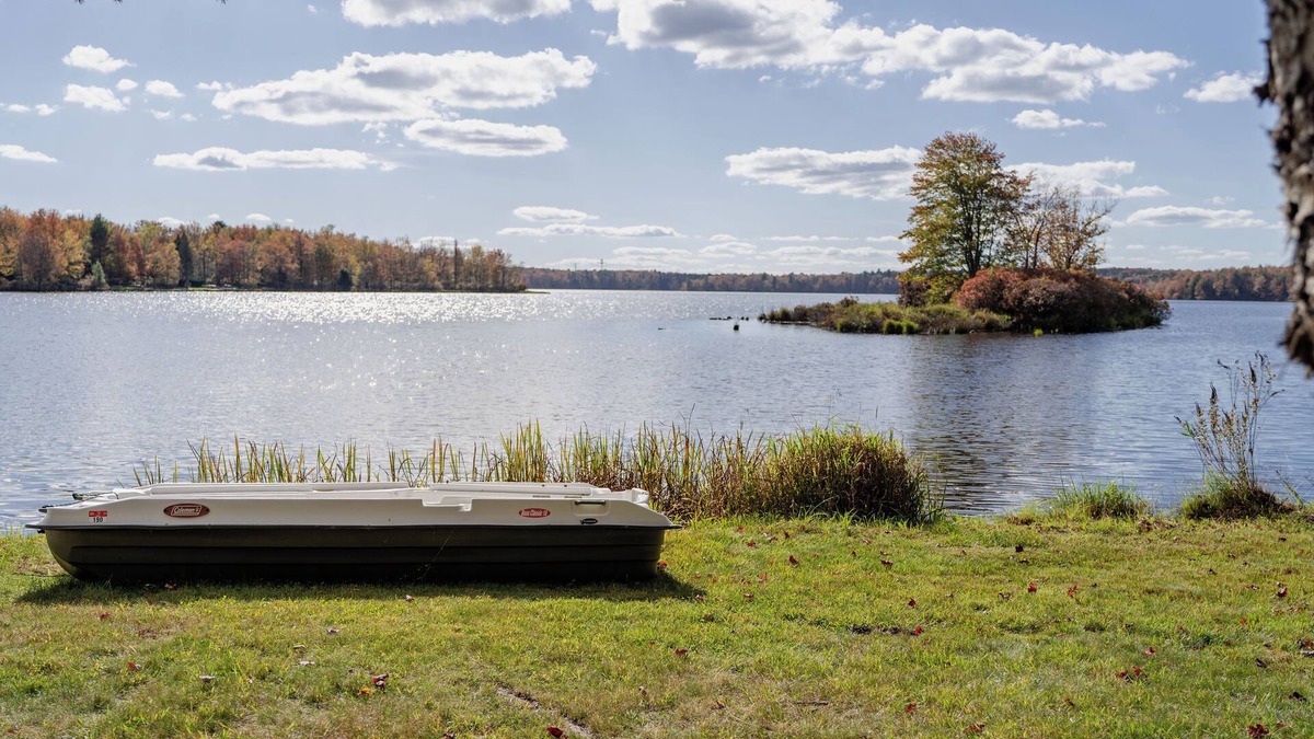 Pocono Summit House | Charming 3-BR LAKEFRONT home in peaceful Pocono Summit. Close to Kalahari.