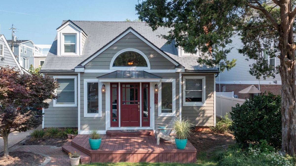 Northeast Virginia Beach Cottage | Charming 3 BR North End Beach Cottage One Block to the Beach - Private Parking + Private Backyard