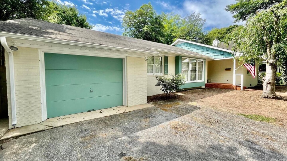 The Pines House | Charming 3-BR Ranch Home, 3 Blocks to Beach, Dog-Friendly & Private Yard!
